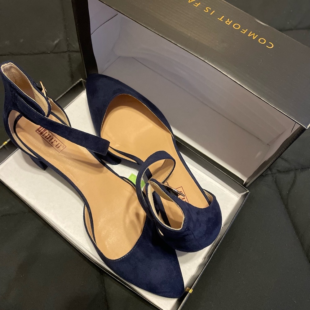 Idifu Navy Suede Heels